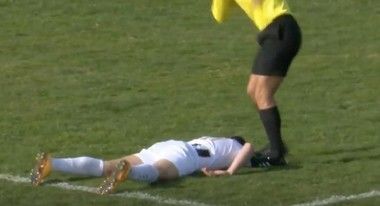 サッカーの試合中の死亡事故