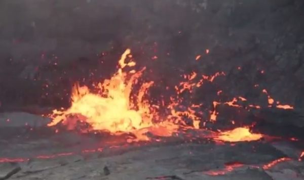 噴火口にガスボンベ