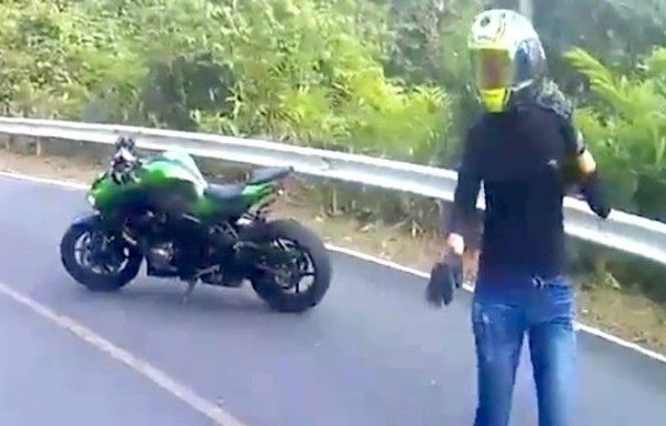 通せんぼされたバイカ―