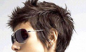 ベリーショートの女