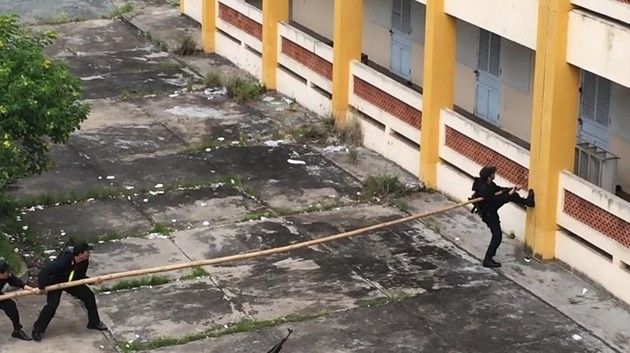 ベトナム特殊部隊の壁の上り方