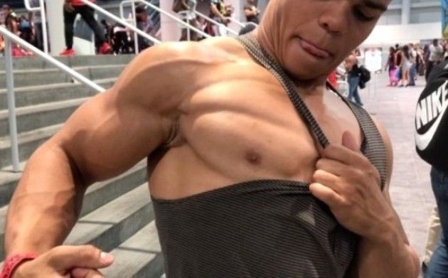 筋肉を動かせる男
