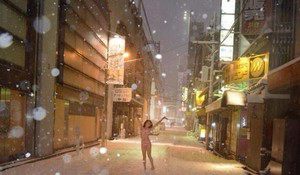 雪の中で水着