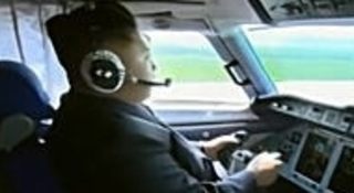 金正恩が飛行機を操縦