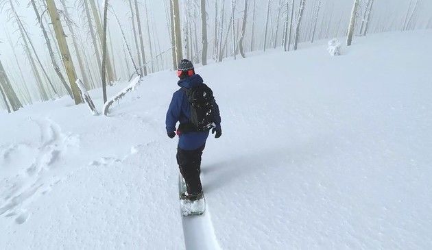 スノーボードの美しい軌跡