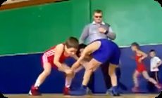 ちびっ子のレスリングでまさかの大技が炸裂