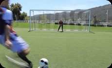 サッカーのＰＫは周りに注意